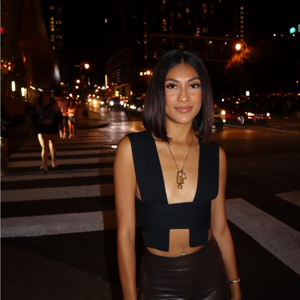BLACK WRAP TOP - Picture 4 of 9